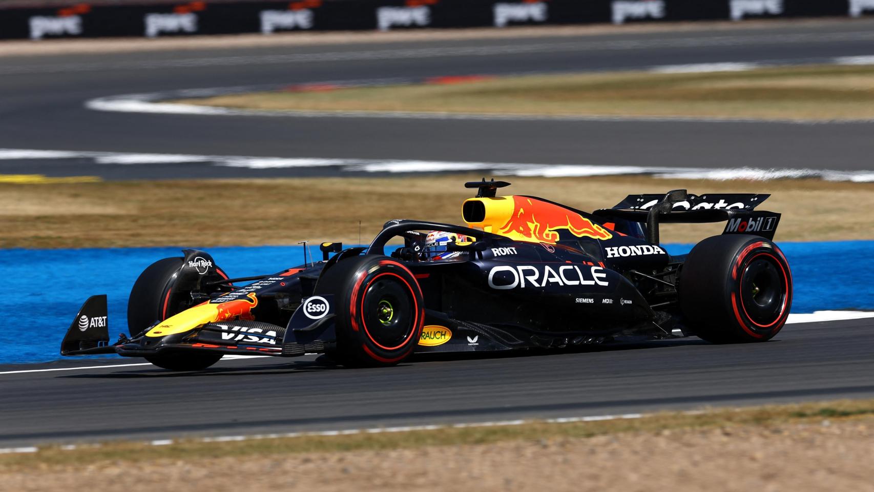 El mejor Verstappen anuncia su regreso en Silverstone: pole en la clasificación más apretada con Fernando Alonso séptimo