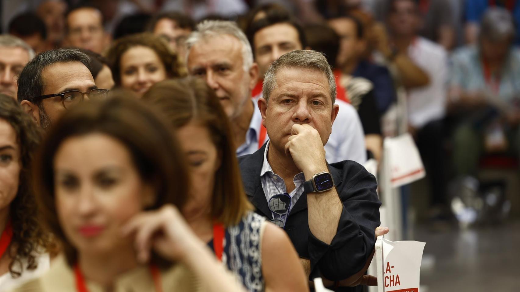 Todos contra Page: el único barón crítico, atacado por un Comité Federal volcado en blindar a Sánchez