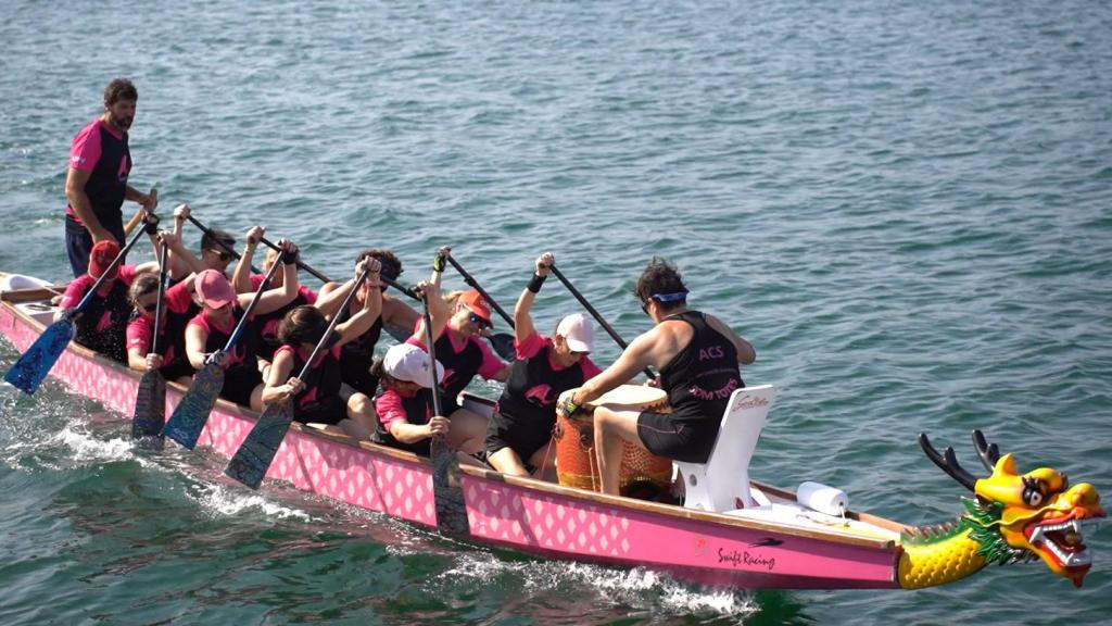 Entrenamiento del equipo Dragon Boat Marina Valencia BCS-ACS, formado por mujeres con cáncer. Raquel Granell