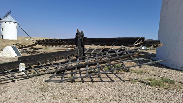 Aspas rotas en los molinos de Campo de Criptana.