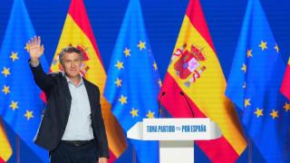 Alberto Núñez Feijóo agradece los aplausos, tras su discursode cierre en el XXI congreso nacional del PP, en Madrid.