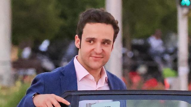 Froilán en uno de sus regresos a España.