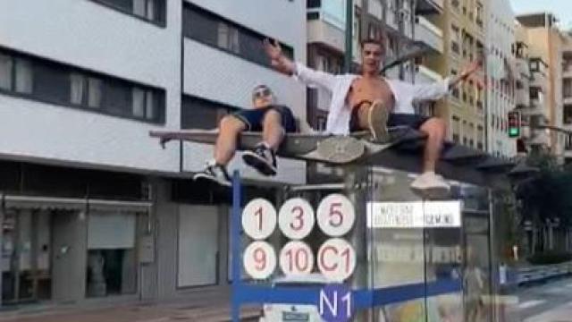Vandalismo en la parada de la EMT de calle Cuarteles:  Qué buen after
