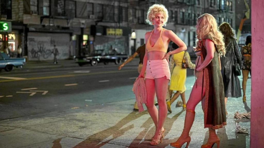La actriz Maggie Gyllenhaal interpreta a una prostituta que no quiere que la domine un proxeneta en 'The Deuce'. Foto: HBO