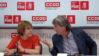 La secretaria general de CCOOCyL, Ana Fernández, y el secretario general del PSOECyL, Carlos Martínez, durante su rueda de prensa de este lunes