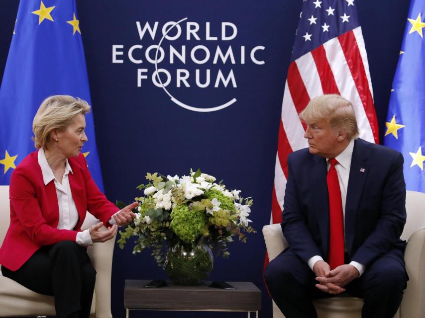 Ursula von der Leyen y Donald Trump, durante una reunión en el foro de Davos.