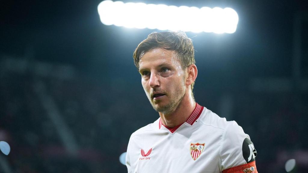 Rakitic announces retirement.