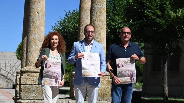 El alcalde de Ciudad Rodrigo, Marcos Iglesias; la delegada de Cultura y Turismo, Belén Barco y el teniente de alcalde, Ramón Sastre.