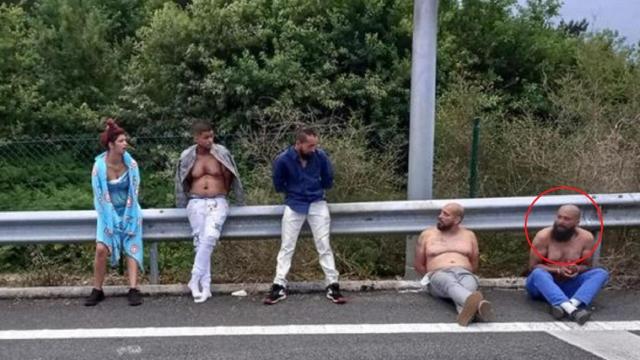 Gaspar (1d), supuesto autor del atropello de su difunto hermano, José Manuel, el pasado martes, detenido tras la riña tumultuaria en la pedida de mano de Cheito y Ainhoa,