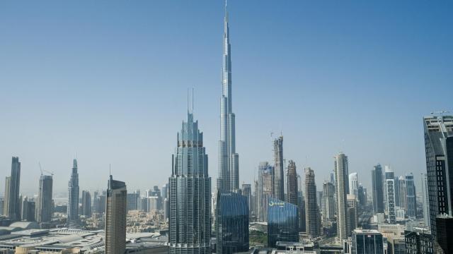 El rascacielos Burj Khalifa (Dubái) en el centro de la imagen.