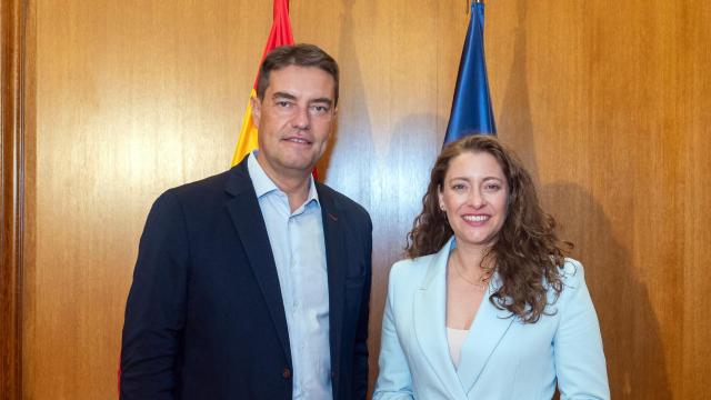 La portavoz del Grupo Popular en el Congreso, Ester Muñoz, y el nuevo secretario general adjunto, Ángel Ibáñez