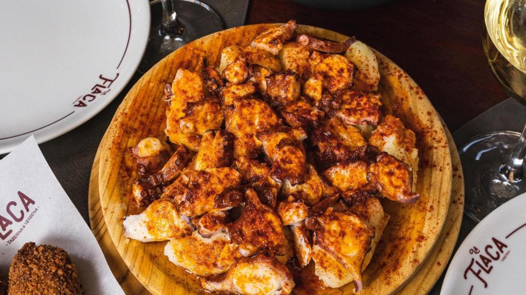 El pulpo a la gallega es el legado que dejó Bar Carallo en La Flaca.
