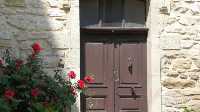 Puerta exterior de una casa.