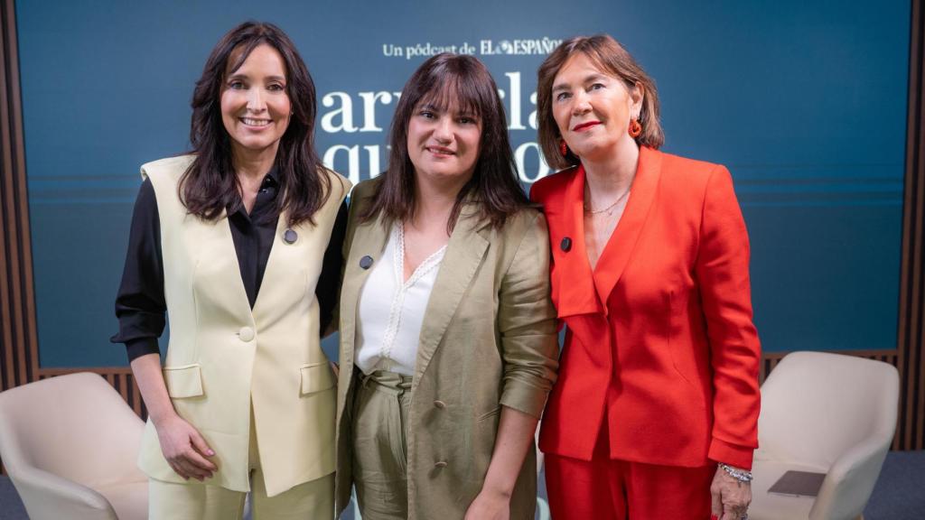 Cruz Sánchez de Lara y Charo Izquierdo, junto a la invitada de la semana.