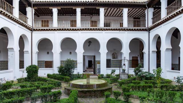 Claustro del convento de Santa Clara de Toledo.