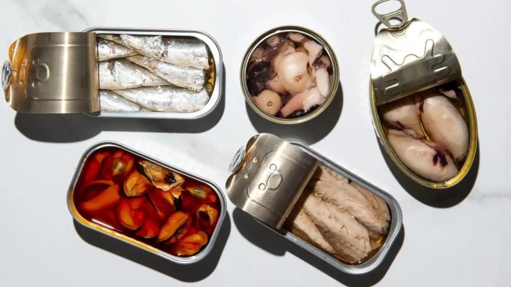 Latas de conservas.
