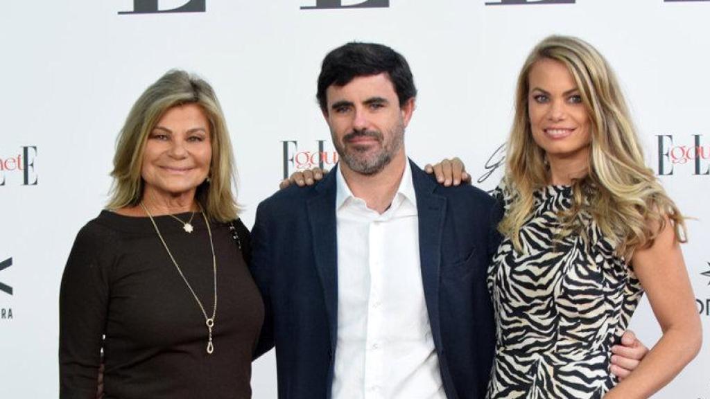 Cari Lapique, con su hija Carla Goyanes y su hijo -in -Law, Antonio Matos.