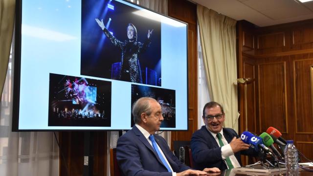 El director general de Caja Rural de Zamora, Cipriano García; y el director de comunicación de la entidad, Narciso Prieto, presentan los Premios de la Fundación Caja Rural de Zamora