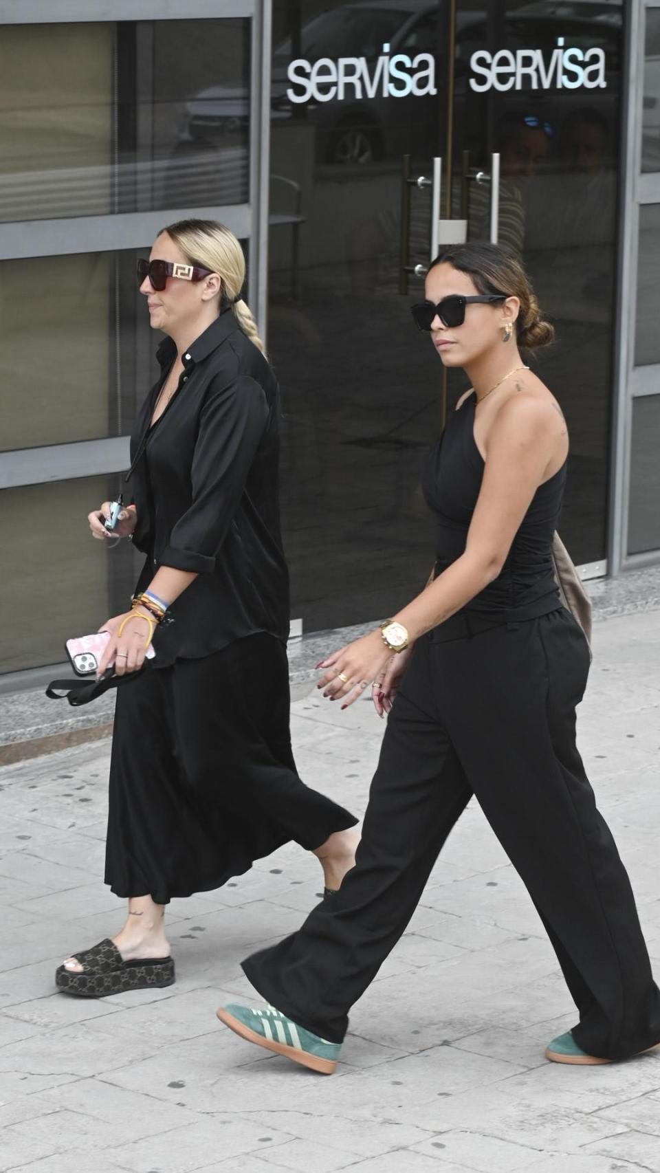 Gloria Camila y Rocío Flores, en el funeral de la expareja de José Fernando.