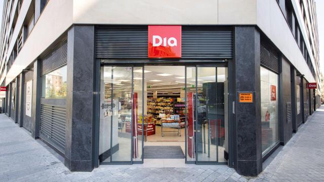 Puerta de un establecimiento de Dia