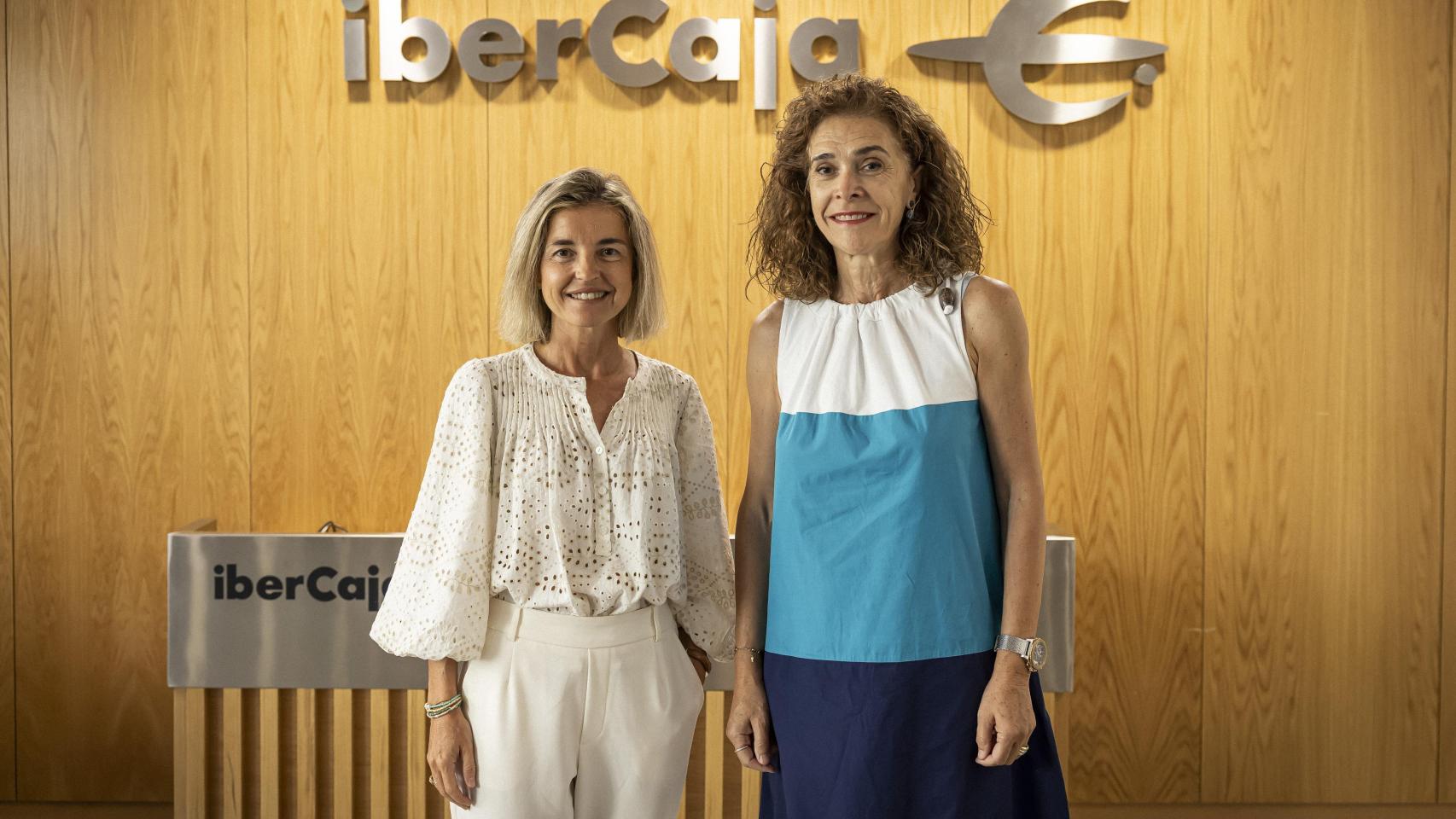 La directora de inversiones de Ibercaja Gestión, Beatriz Catalán (izquierda) y la directora general de la gestora, Lily Corredor.