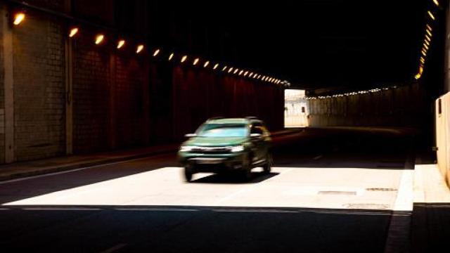Imagen de un coche a altas velocidades.