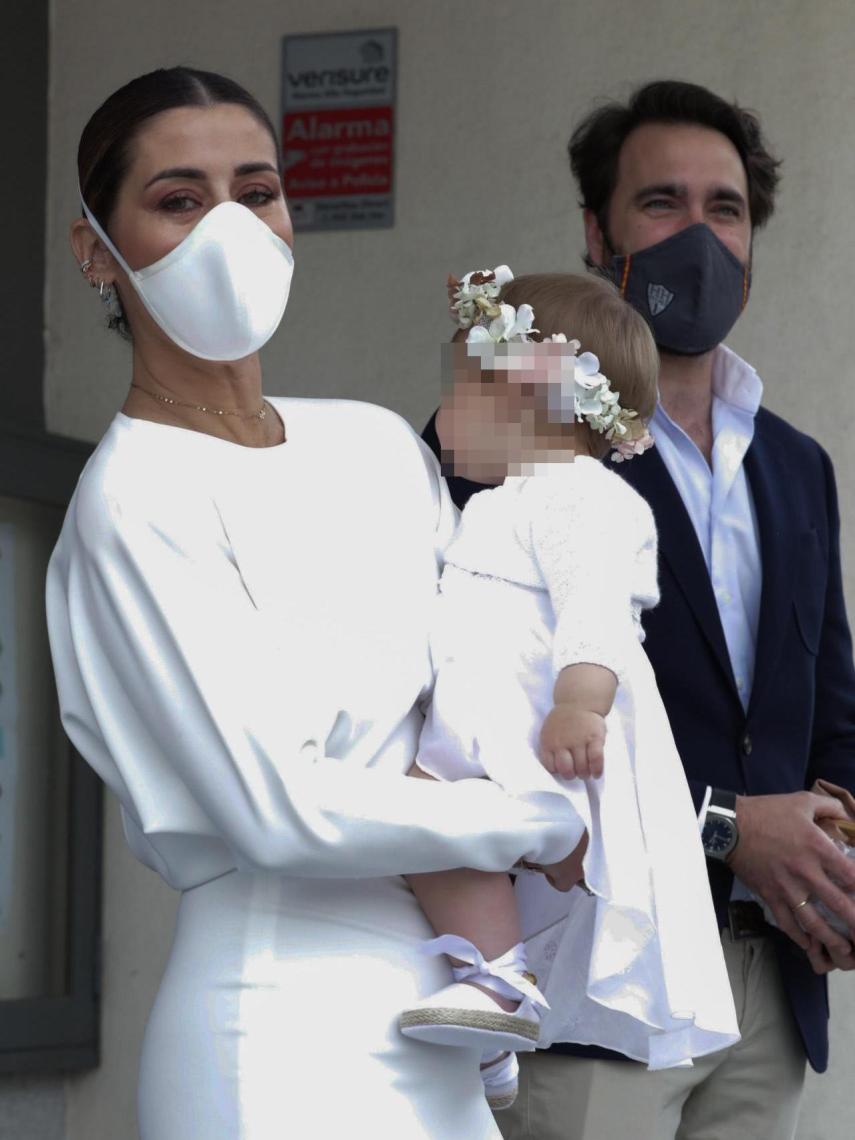 Elena Tablada y Javier Ungría en el bautismo de su hija, Camila.