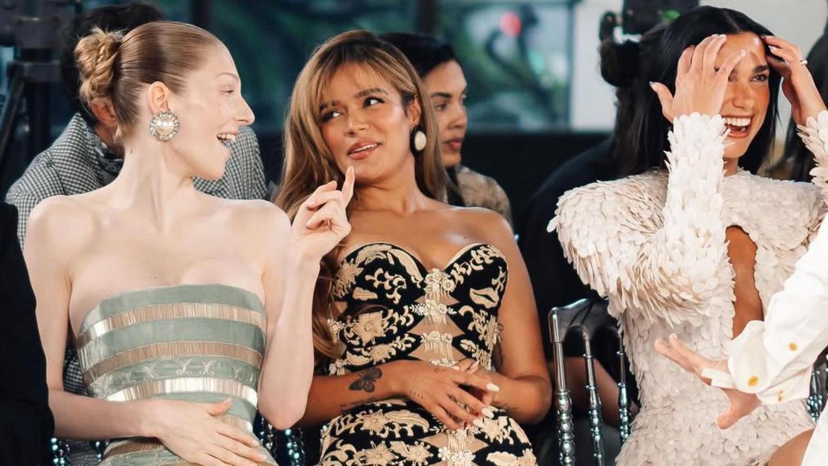 Karol G irrumpe en la Alta Costura: ¿Un Movimiento Inteligente o una Invasión de Celebridades?