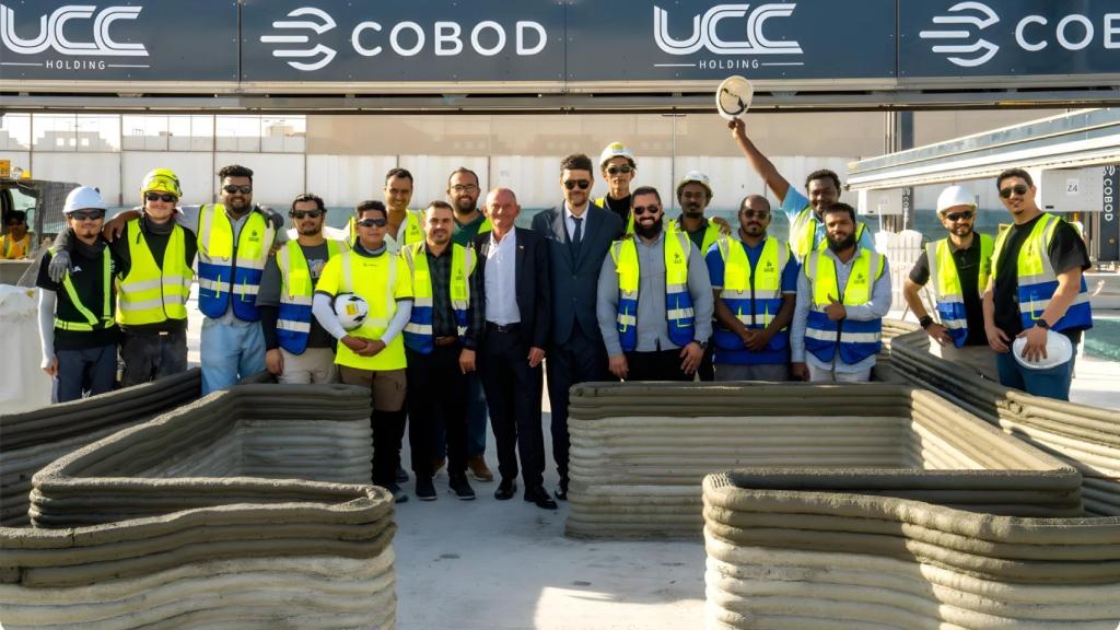 Momento del inicio de la construcción en 3D de las escuelas de Catar.