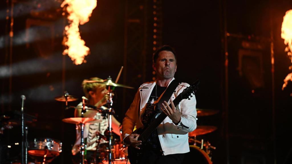 Matt Bellamy durante el concierto de Muse en el Mad Cool 2025. Foto: FERNANDO VILLAR / EFE