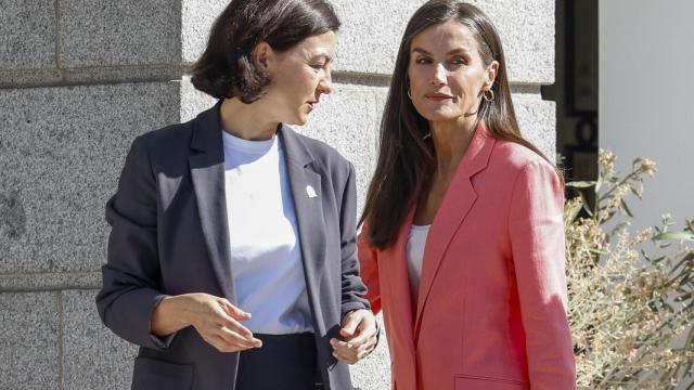 La reina Letizia ha vuelto a elegir un traje para esta ocasión.