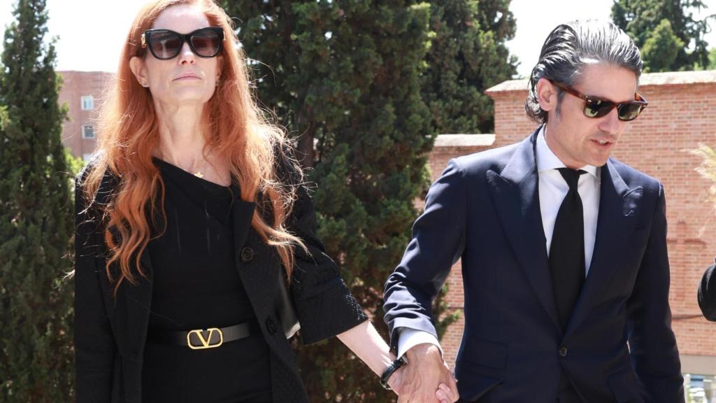 Olivia de Borbón y su esposo en el entierro de Francisco de Borbón y Escasany.