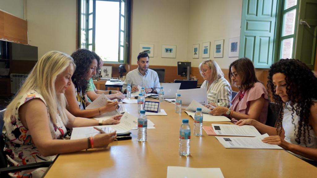 La Comisión de Alimentos de Valladolid reunida hoy bajo la presidencia del diputado de Empleo, Desarrollo Económico y Reto Demográfico, Roberto Migallón