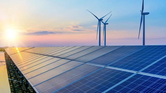 Plantas fotovoltaicas y eólicas.
