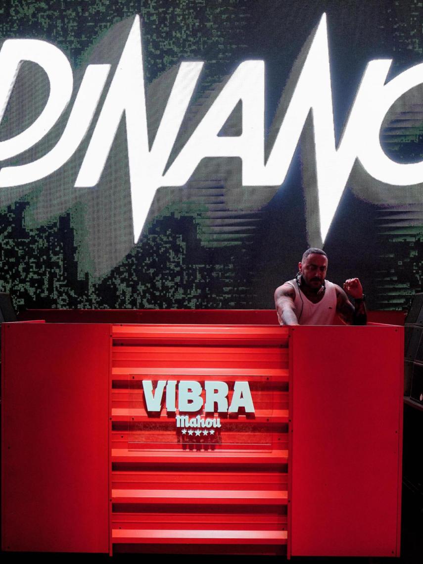 Dj Nano pinchando en Vibra Mahou en Mad Cool.