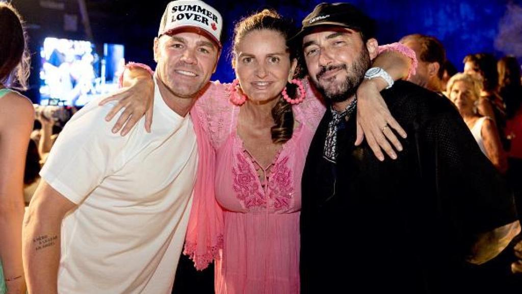 Con su amiga Fonsi Nieto y Sandra García-San Juan.