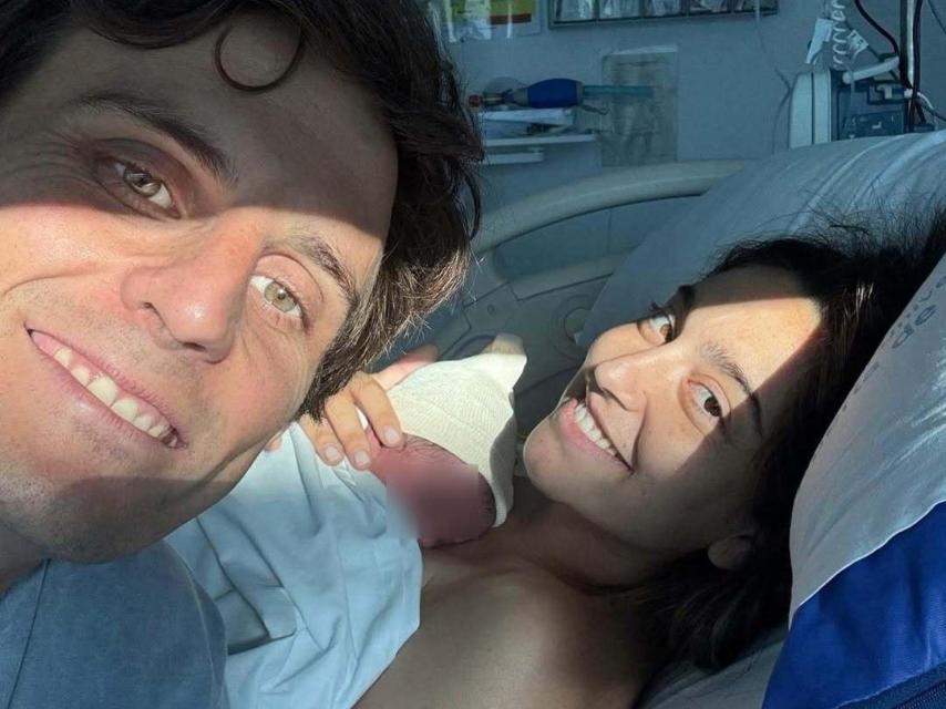 Ana Iglesias, a imagen de sus redes sociales, después de dar a luz a su segundo hijo.