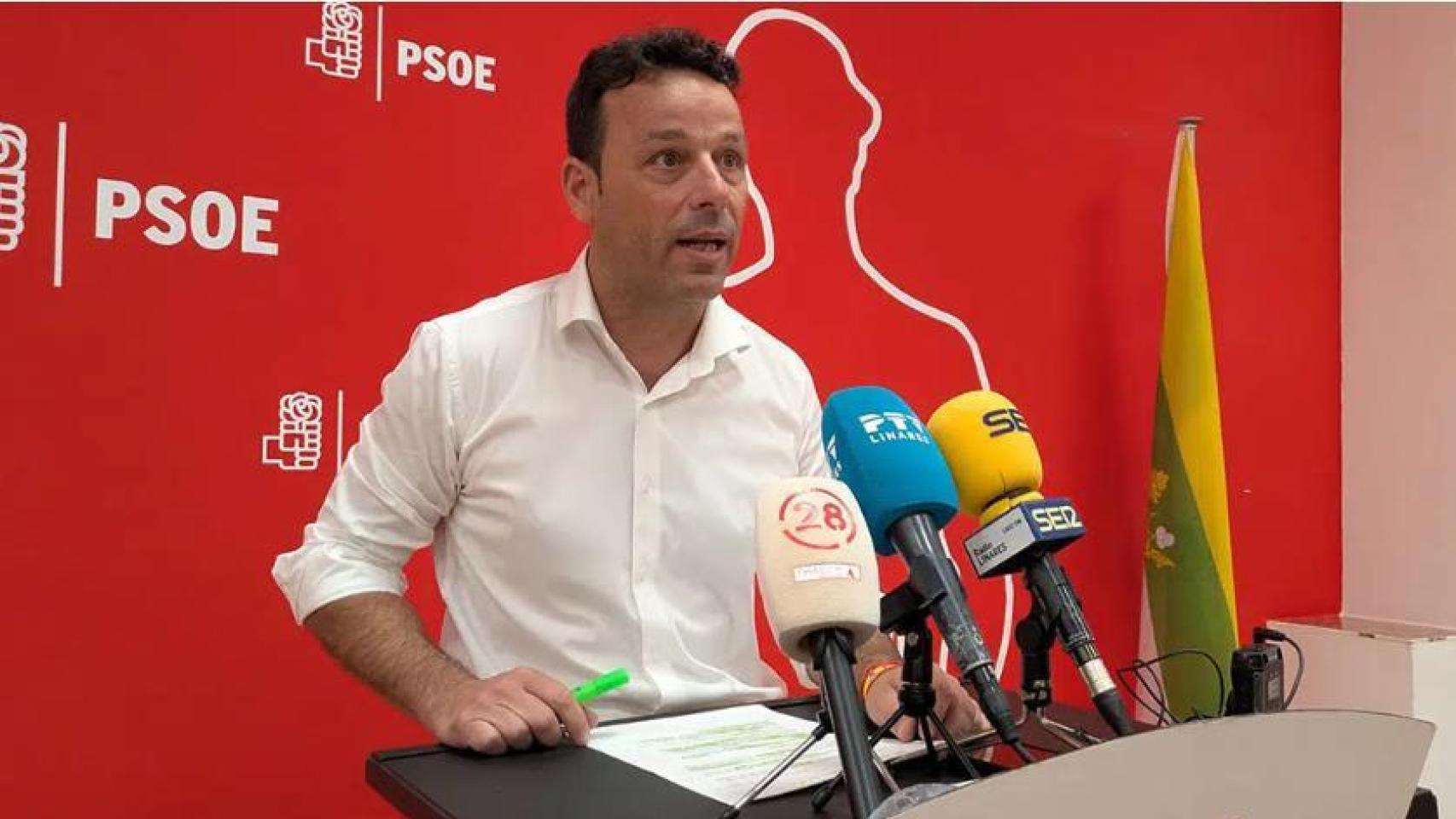 El PP exige la dimisión de un cargo del PSOE andaluz al que una empresaria denuncia por vejaciones de índole sexual El PP exige la dimisión de un cargo del PSOE andaluz al que una empresaria denuncia por vejaciones de índole sexual