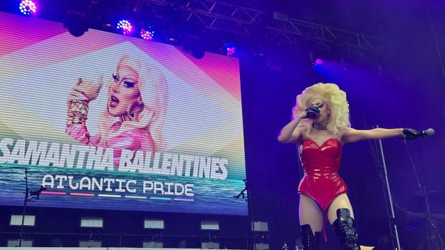 Samantha Ballentines revoluciona el el Atlantic Pride de A Coruña con su presidencial show