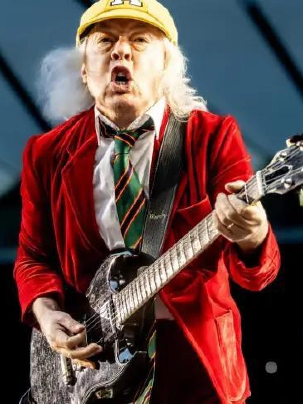 El guitarrista de la banda AC/DC, Angus Young, durante el concierto en el Metropolitano.