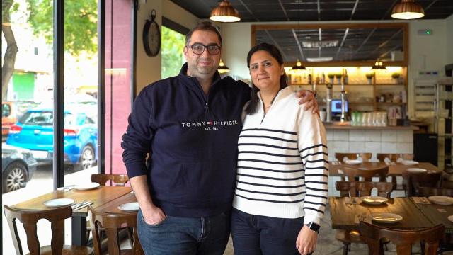 Nazir e Hiba, dueños del restaurante Miracle. Brava