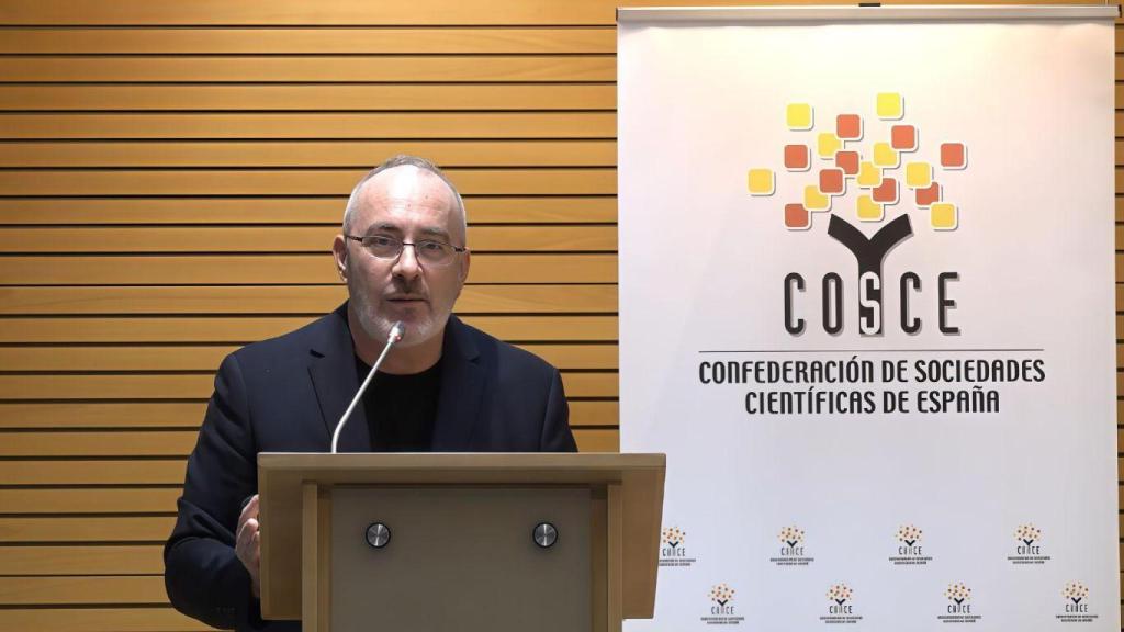 Julio Antonio Gonzalo Arroyo, investigador de la UNED, en una conferencia.