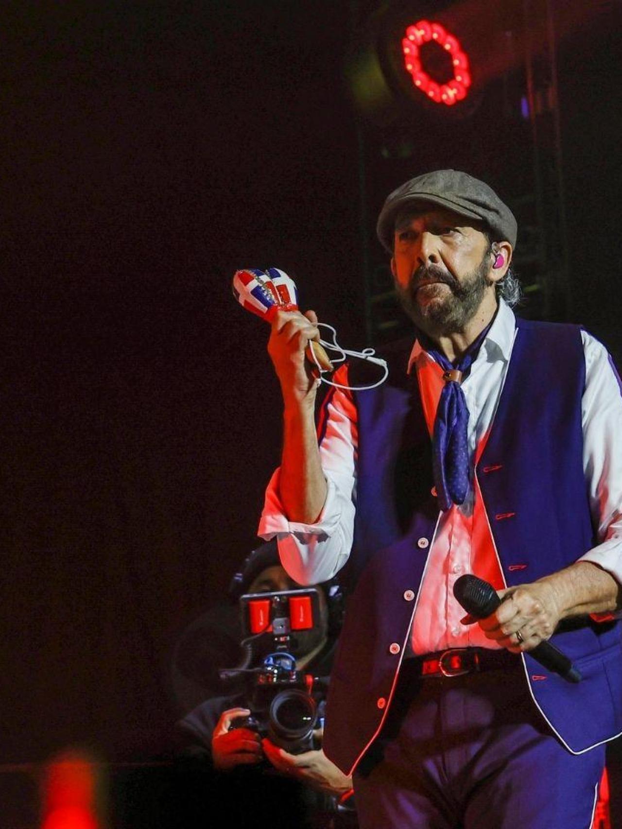 Juan Luis Guerra y Saúl Ortiz en un fotomontaje.