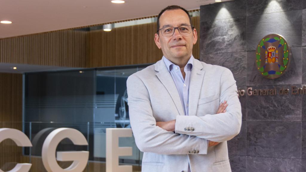 José Luis Cobos, presidente del Consejo Internacional de Enfermería en la sede del Consejo General de Enfermería.