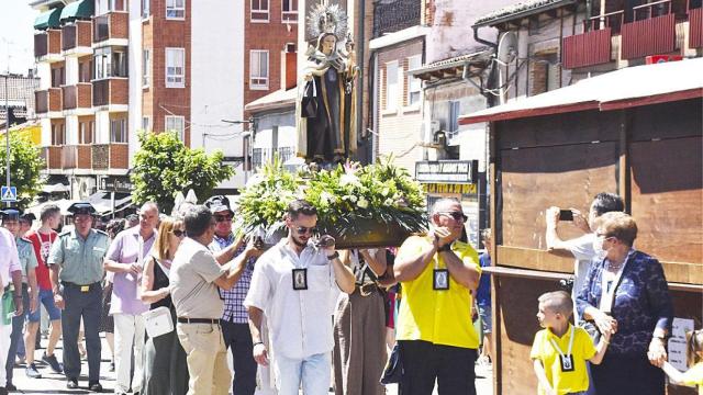 La Cistérniga procesiona con su Virgen del Carmen durante sus fiestas