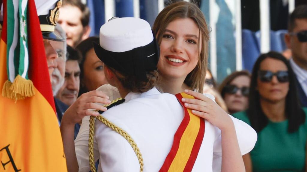 Las hijas de los Reyes, durante el acto castrense.