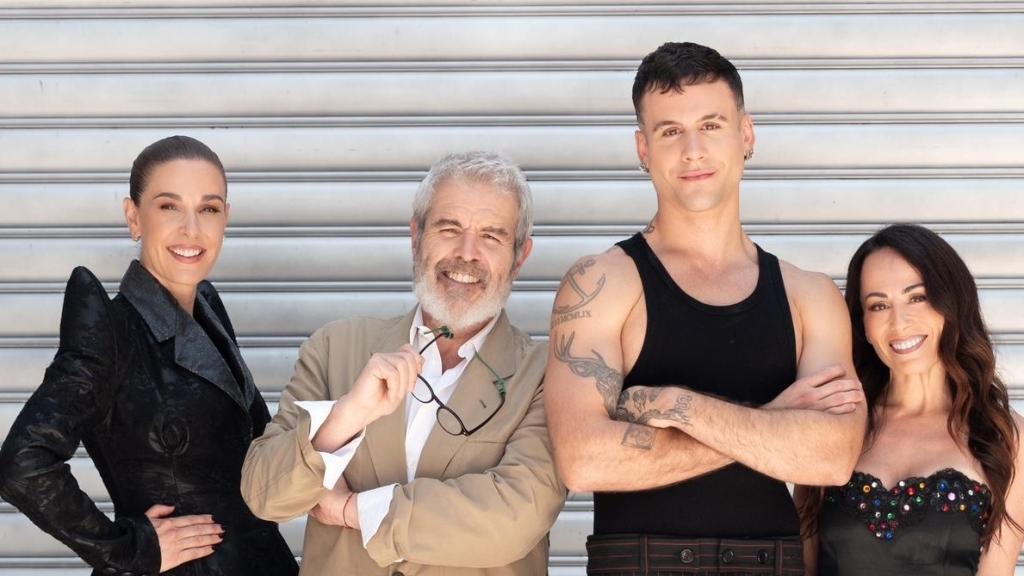 La presentadora y el nuevo jurado de 'Maestros de la costura Celebrity'.