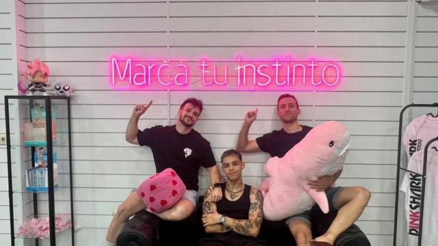 Juan, Quique y Sergio en su estudio