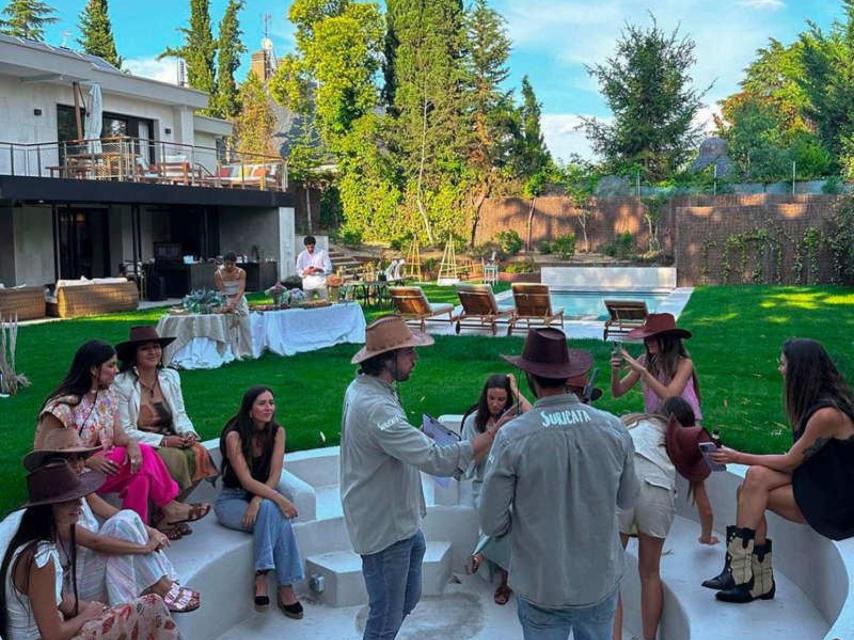 Área exterior de la casa de María Pombo y Pablo Castellano, en una imagen de las redes sociales.