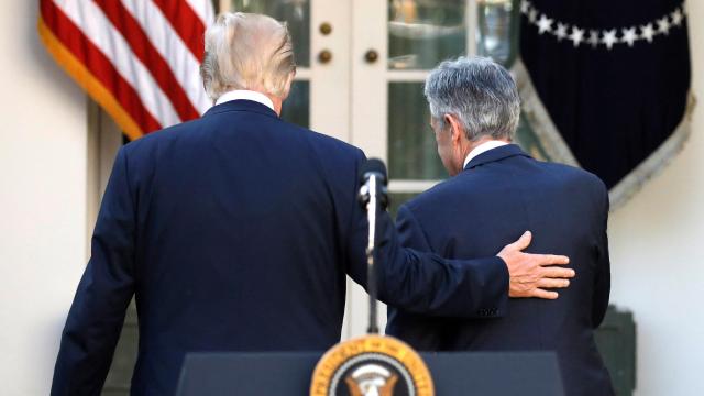 El presidente de EEUU, Donald Trump, y el presidente de la Fed, Jerome Powell, en una imgane de 2017.